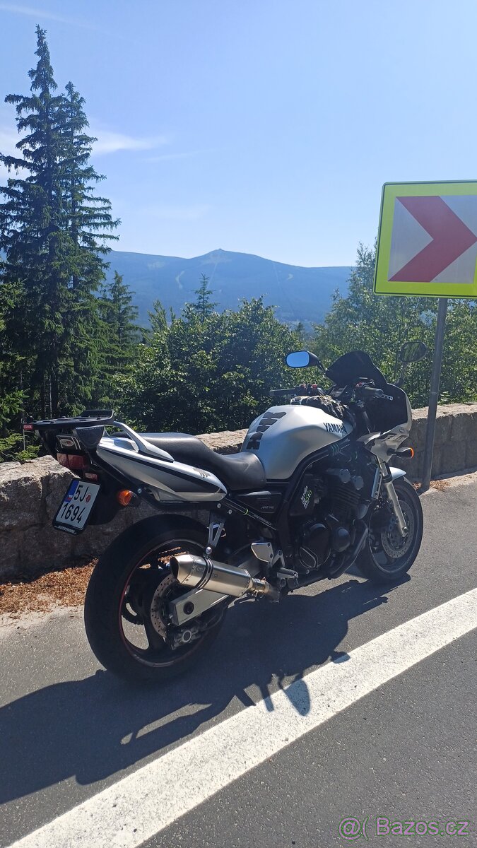 Yamaha fzs 600 - 4