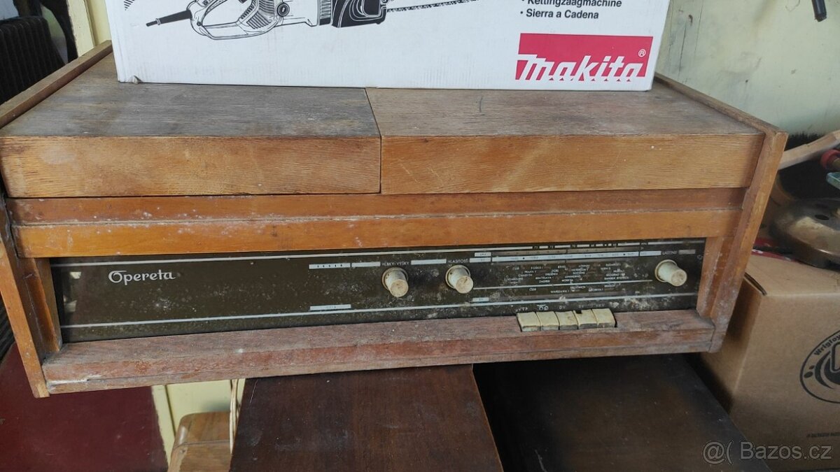 ZREJME NEFUNKCNI STARA RADIA - 4