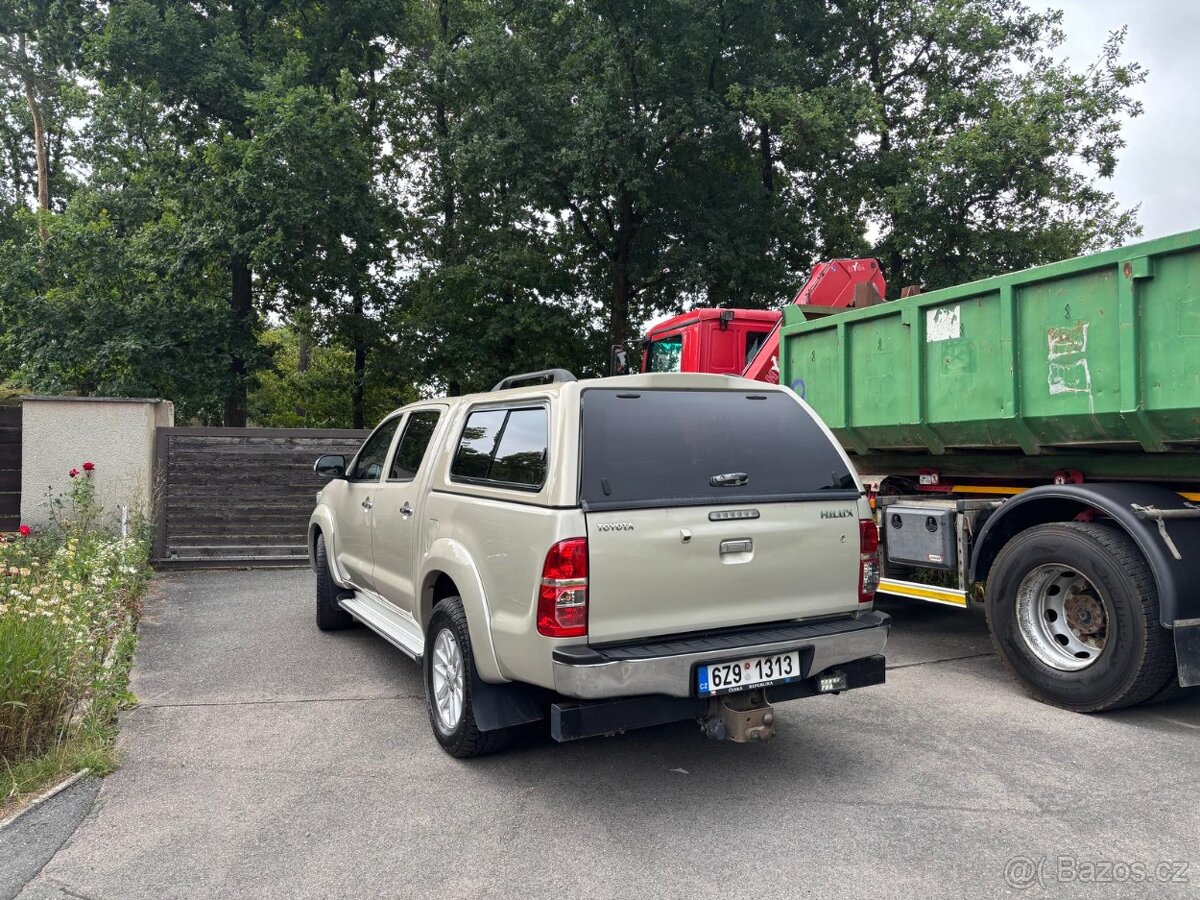 Toyota Hilux 3.0 4x4 manuál