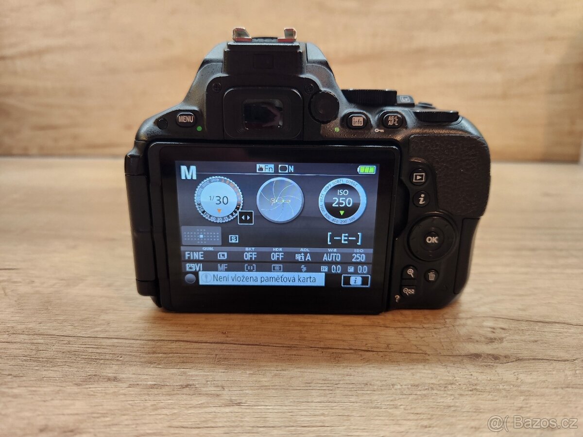 Nikon D5500 s vadou - 4