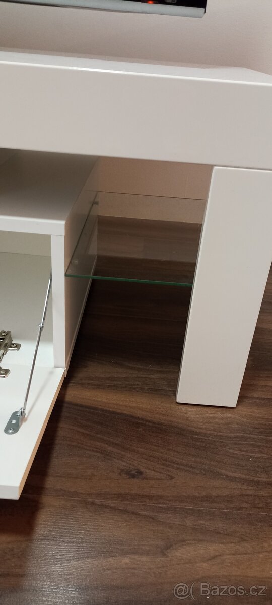 Televizní stolek - 4