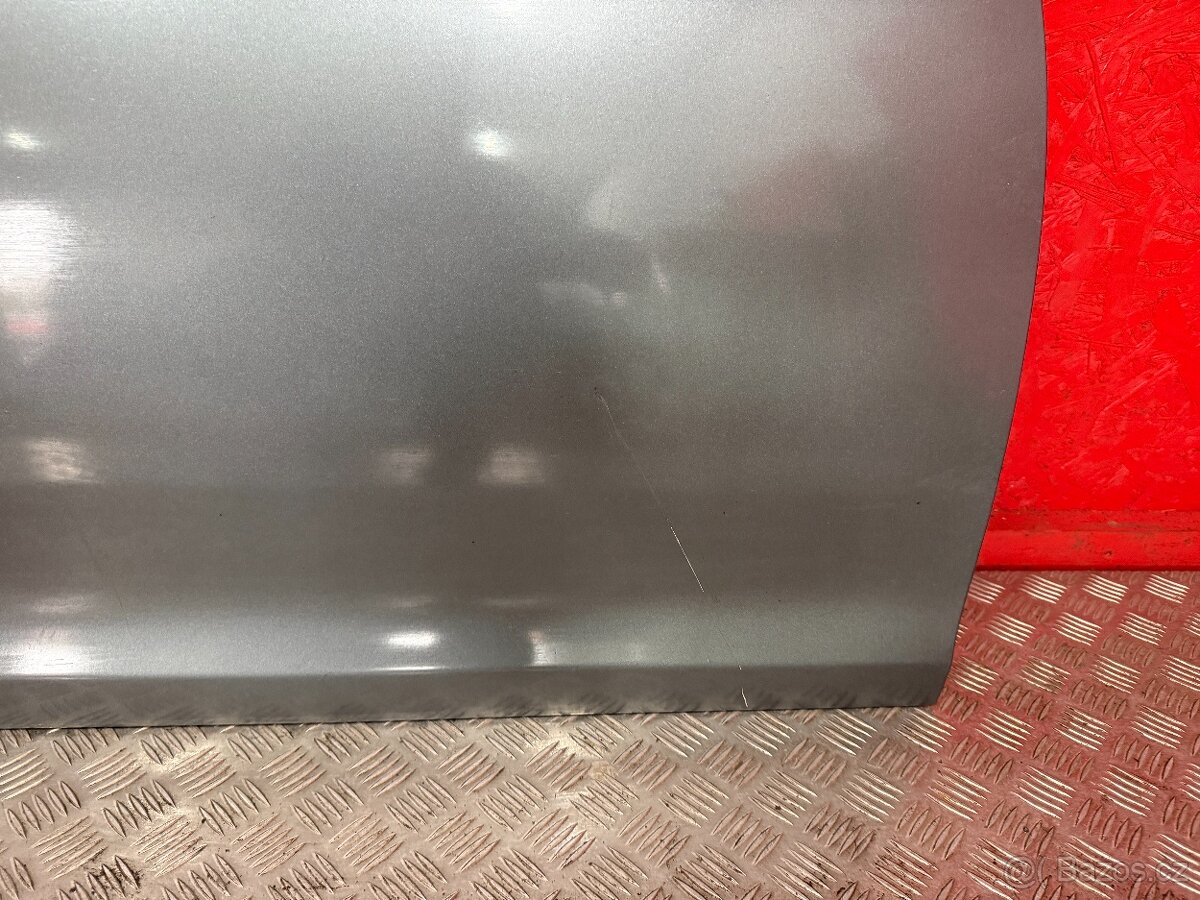 PRAVÝ PŘEDNÍ PLECH DVEŘÍ VW GOLF 5 5DV - 4