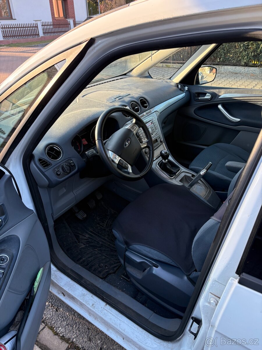 Ford GALAXY - 4