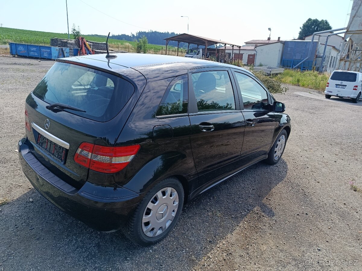 Mercedes Benz B200 - 4