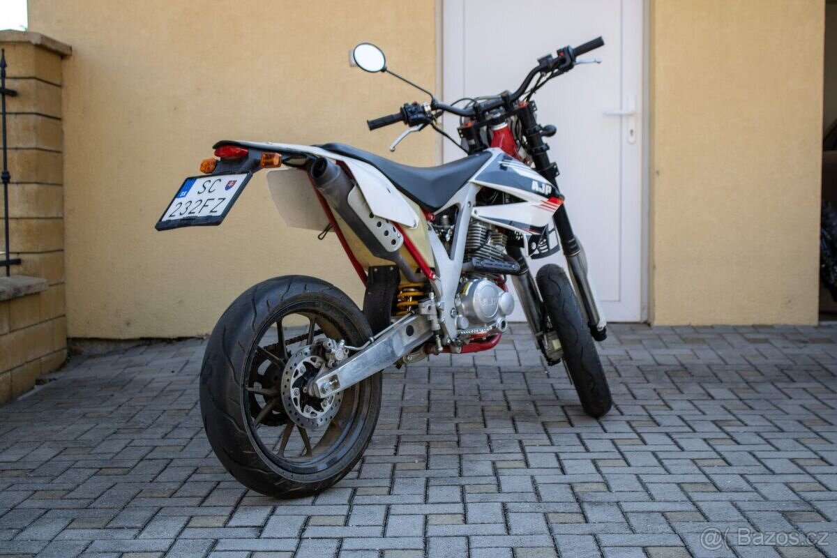 AJP PR4 240 Enduro - 4
