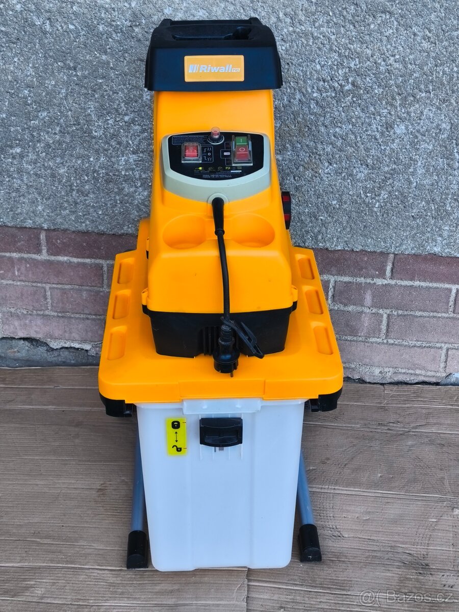 Prodám elektrický Válcový drtič Riwall PRO -2800 W. - 4