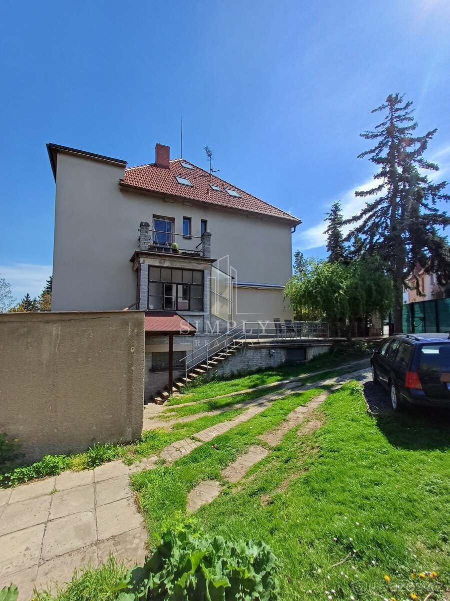 Vícegenerační dům 6+1 360 m2, pozemek 366 m2, Herbenova , H - 4