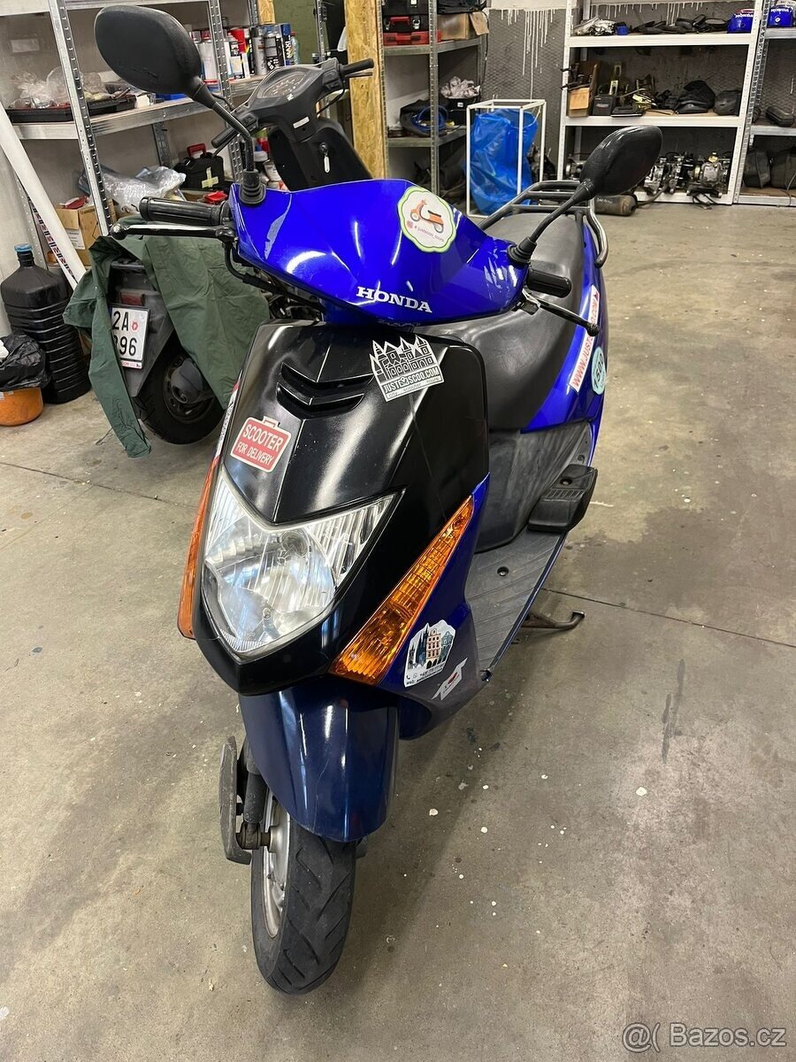 Justscoo. Pronájem (pujčovna) skútrů. 1500 Kč týden. - 4