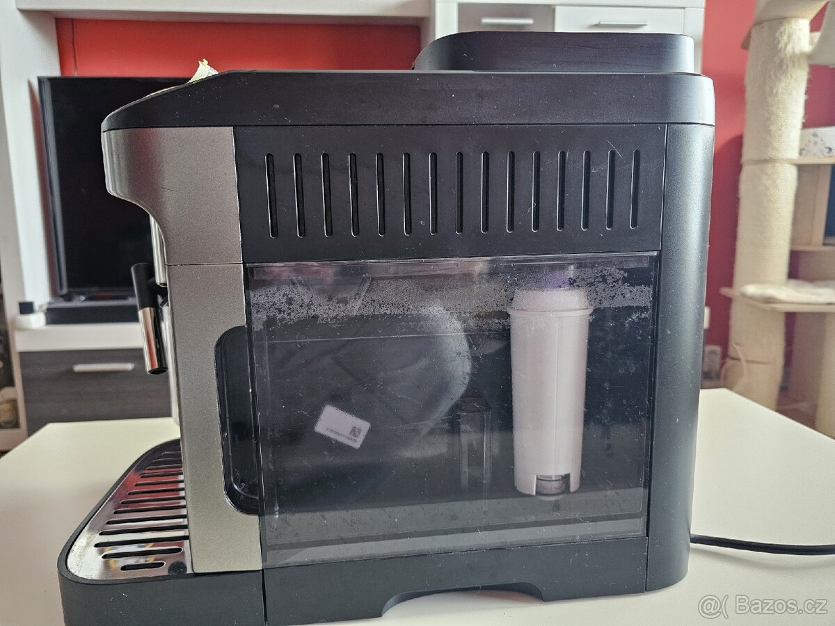Kávovar DeLonghi Magnifica evo - 4