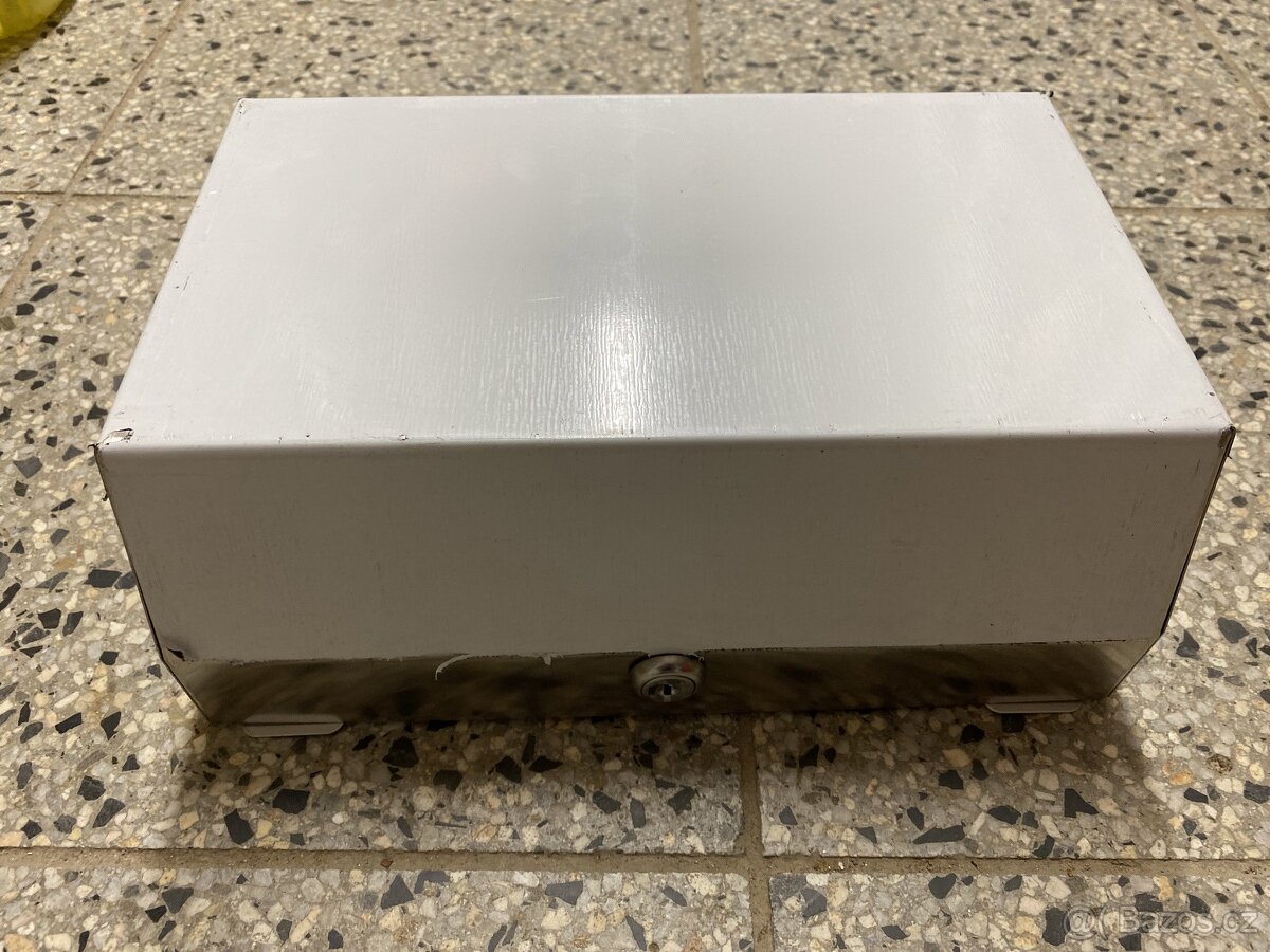 Zásobník na ručníky, baterie - 4