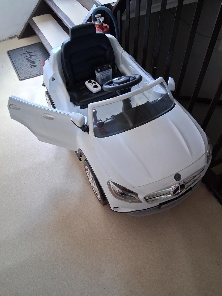 Prodám dětské autíčko MERCEDES - 4