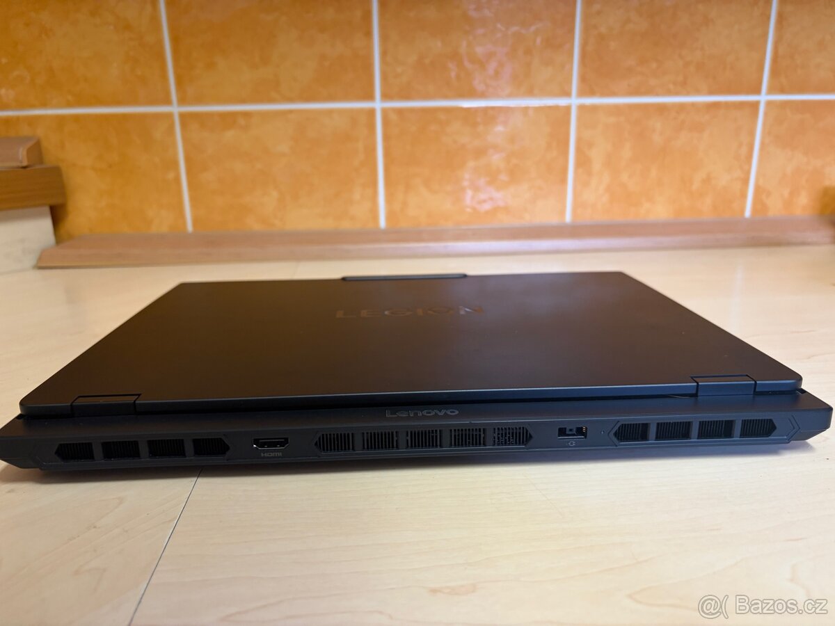 Lenovo Legion 5 OLED - 4