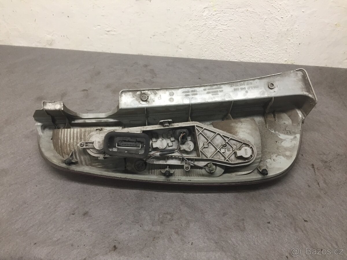 ŠKODA ROOMSTER 2006-2015 - PRAVÉ ZADNÍ SVĚTLO - 4