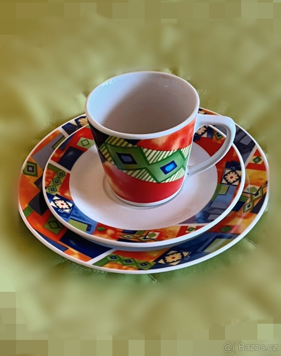 Sady barevných hrnečků na kávu s podšálkem a dezertním talíř - 4