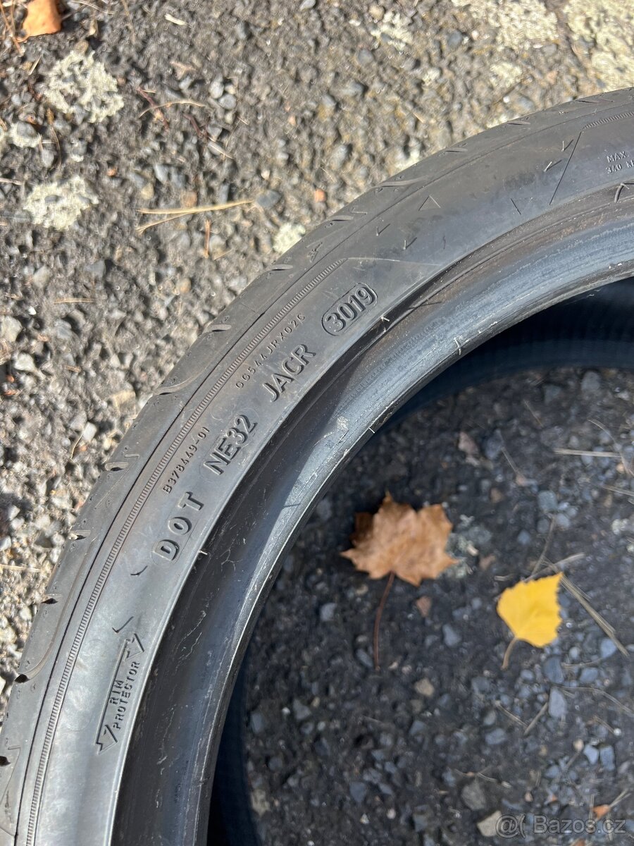 Jedna pneumatika Goodyear Eagle F1 Asymmetric 3 - 4