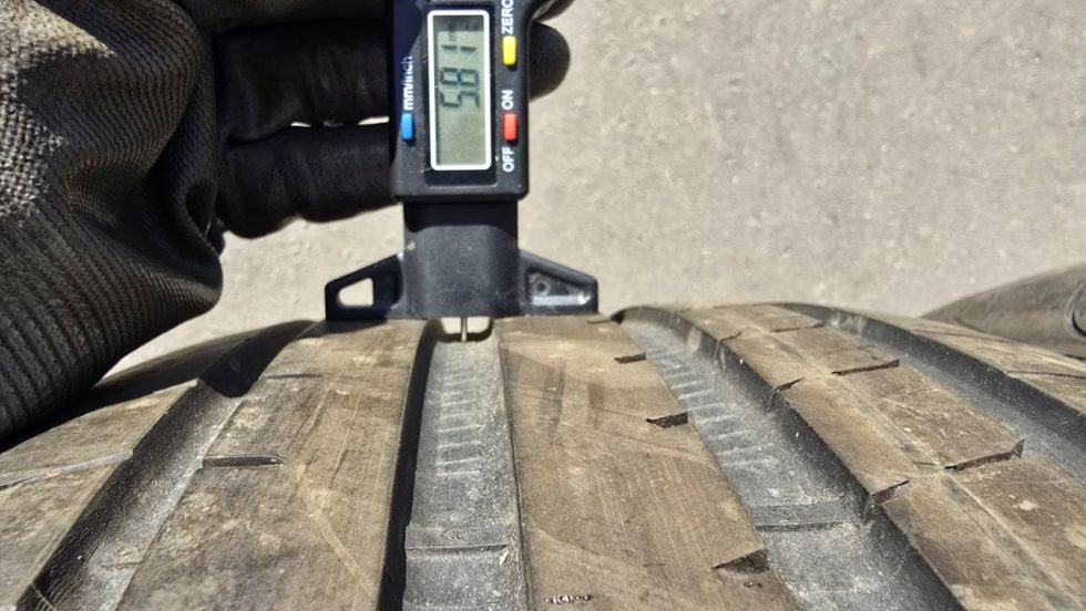 Letní pneu 235/45/17 Good Year - 4