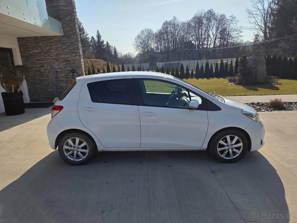TOYOTA YARIS - 4