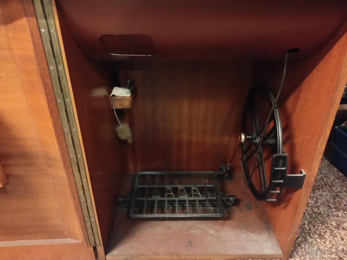 Šicí stroj LADA - 4