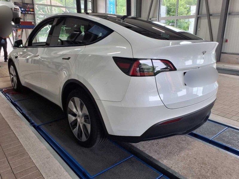 Tesla model Y long range dual motor - 4
