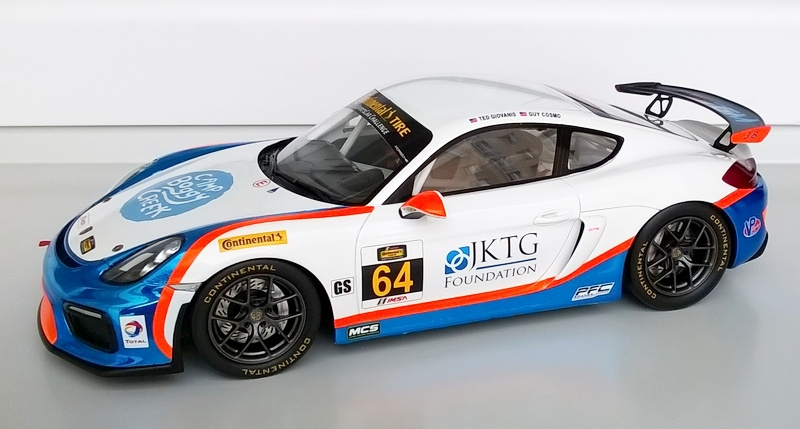 Závodní Porsche 1/18 - 4