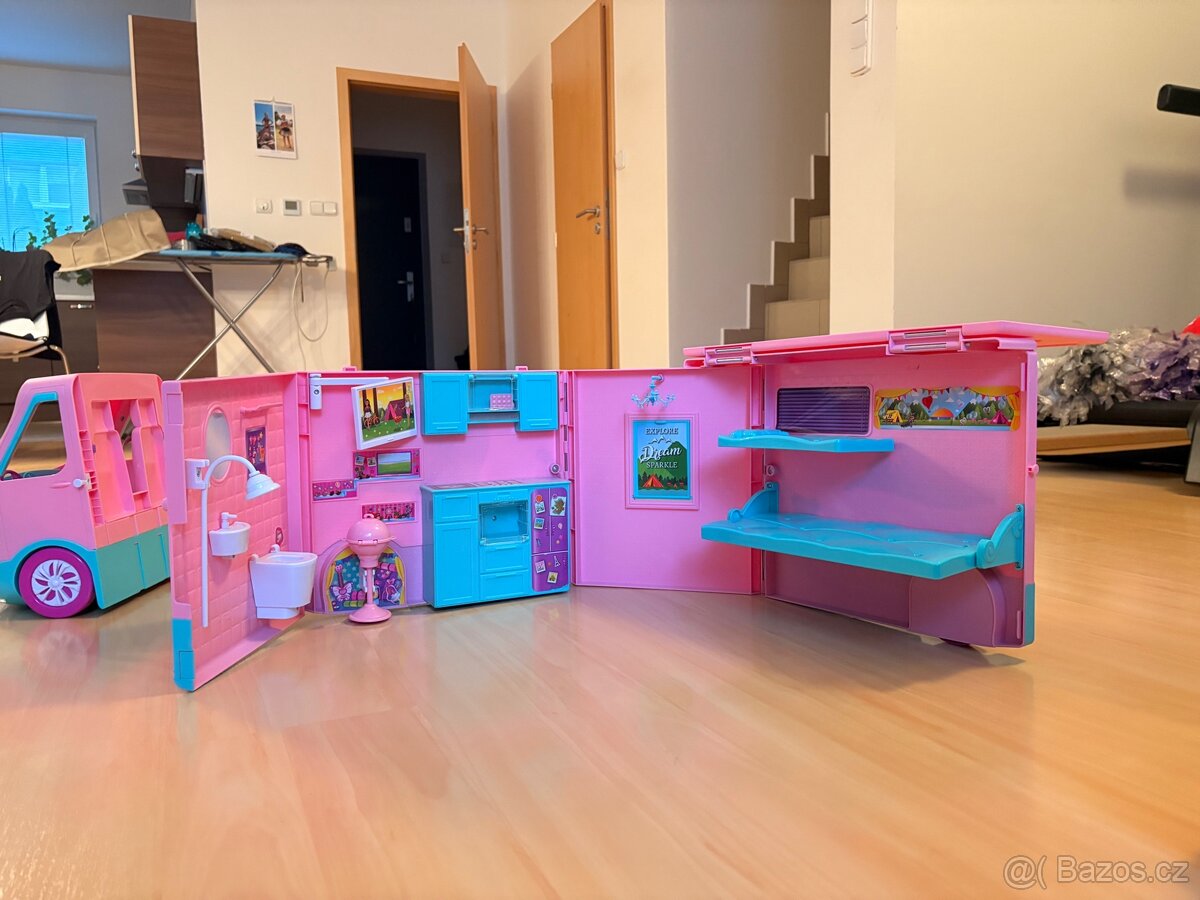 Růžový karavan pro Barbie - 4
