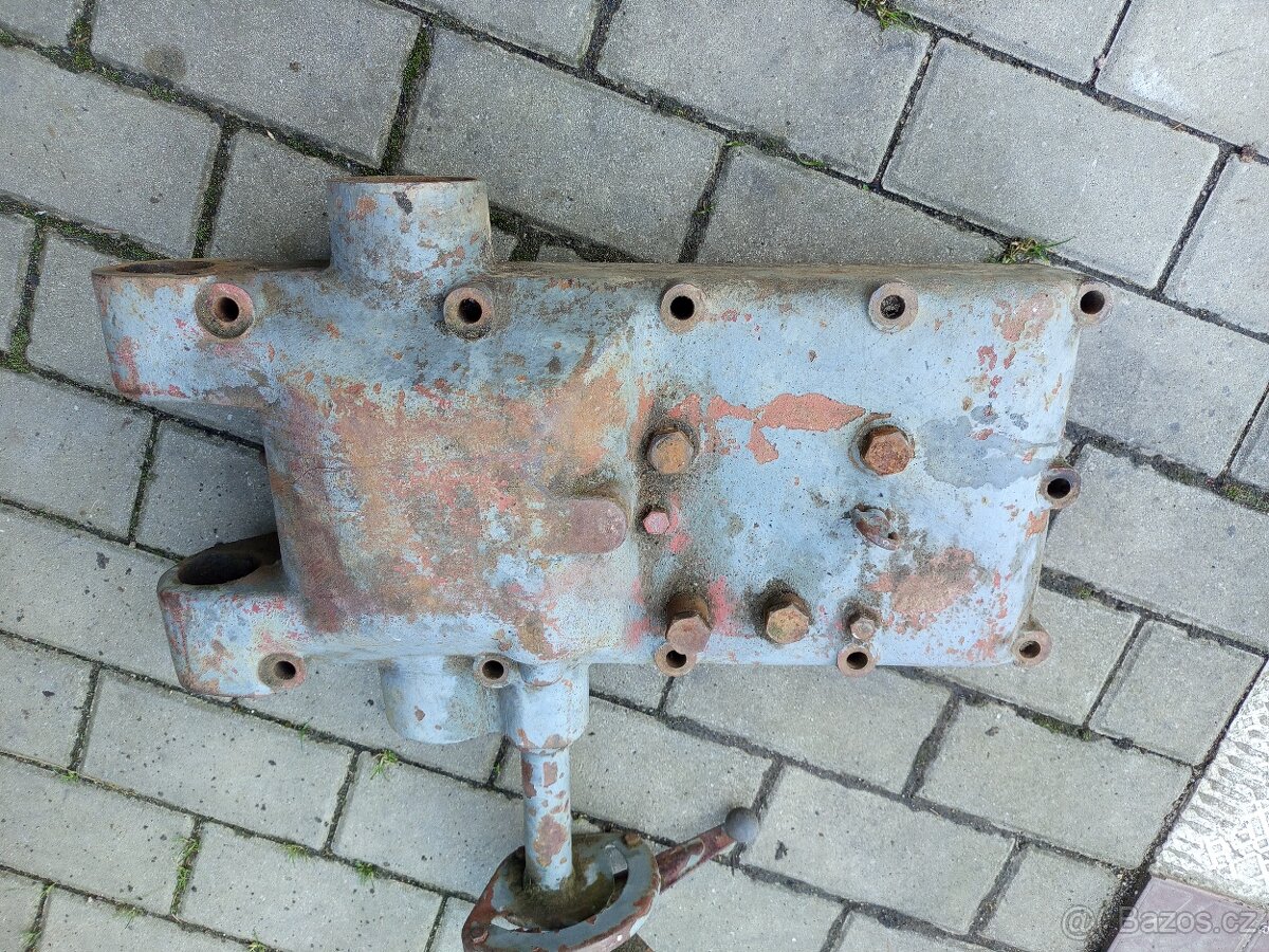 Víko hydrauliky Zetor - 4