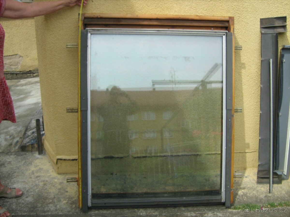 Prodám starší okno Velux - 4