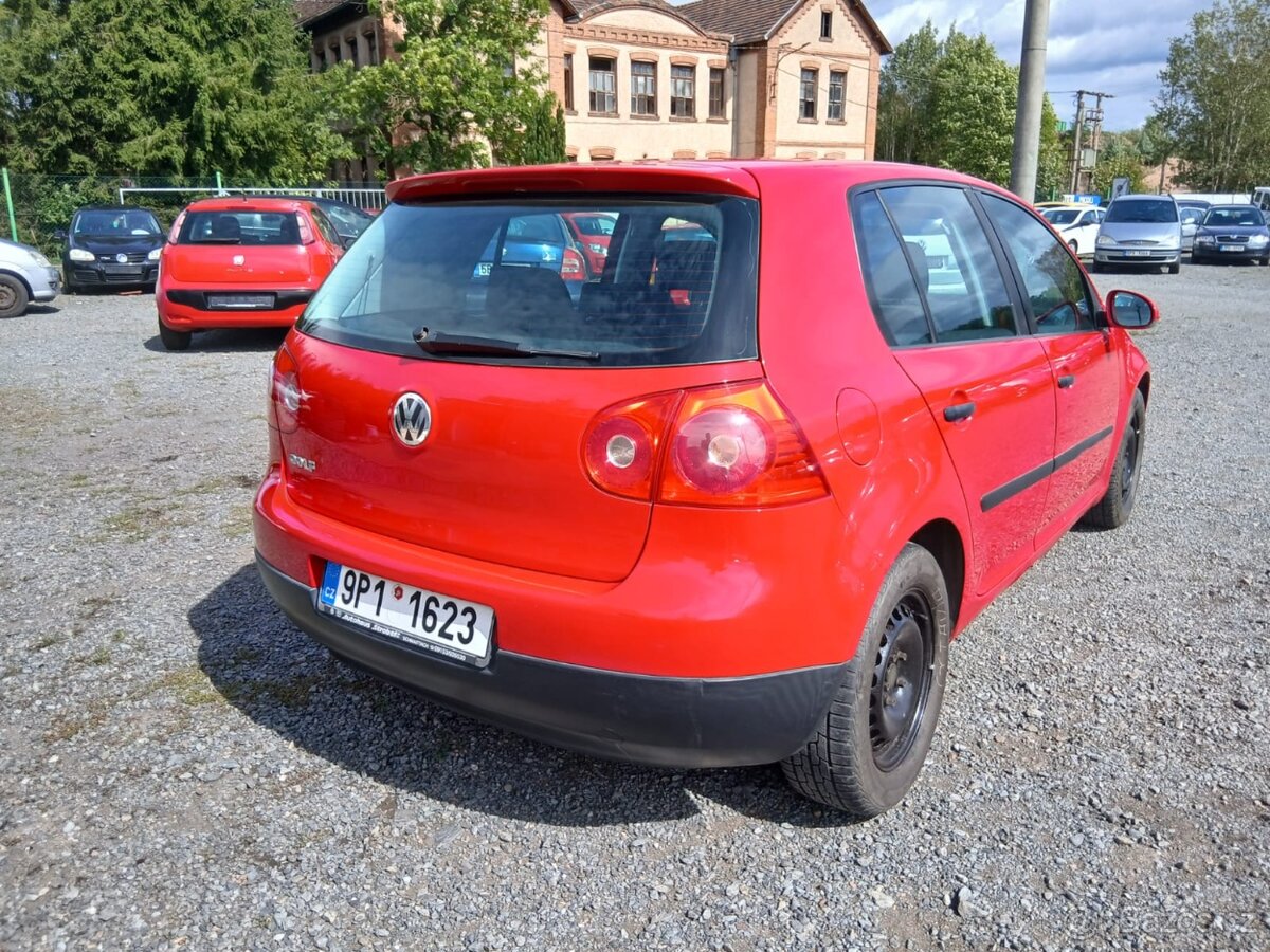 Volkswagen Golf 5, 1.4i - 4
