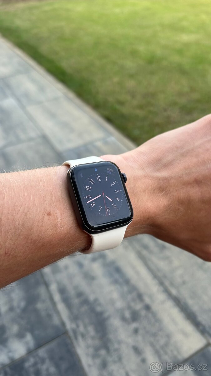 (Zdarma Dárek k) Apple Watch - 4