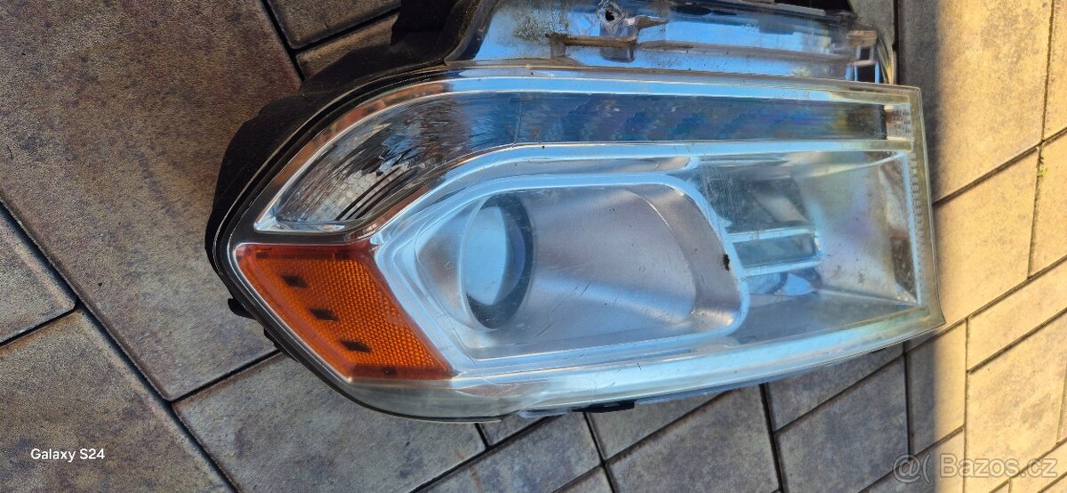 Prodám na Dodge Durango PP světlo poškozené