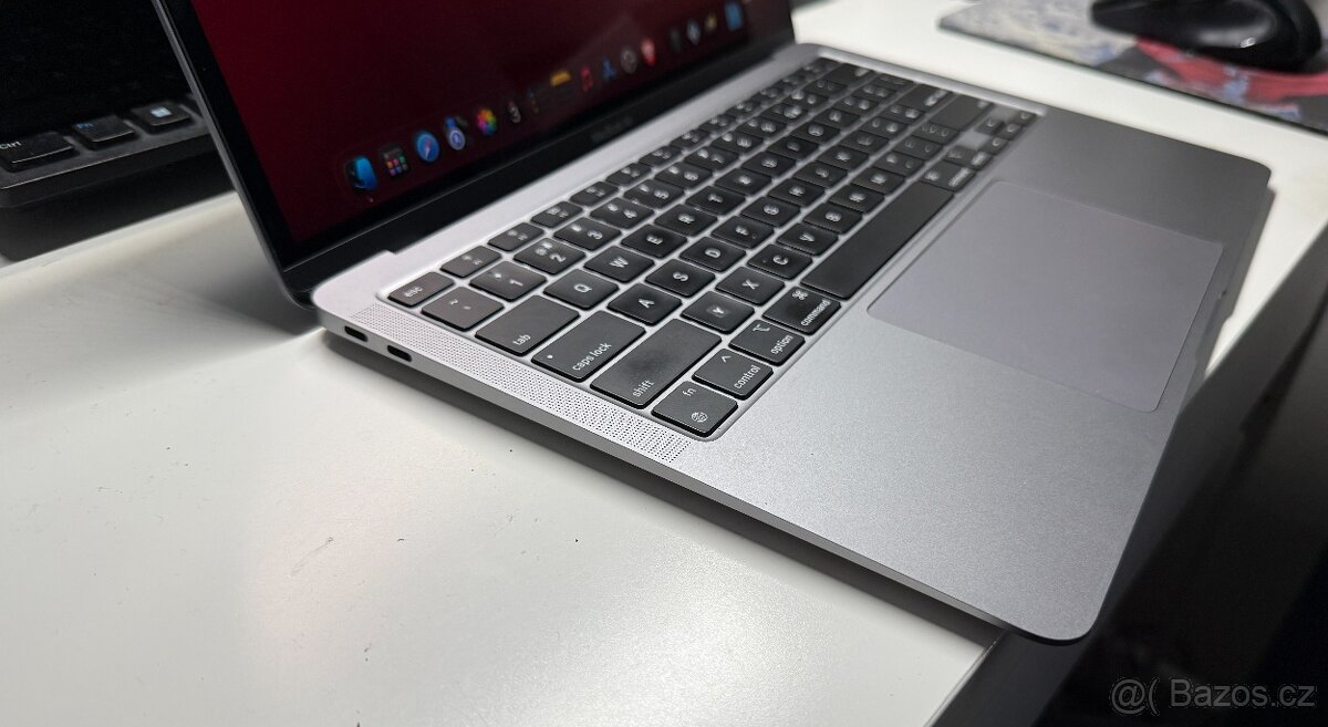 MacBook Air (M1, 2020) 8GB, 512GB SSD - 4