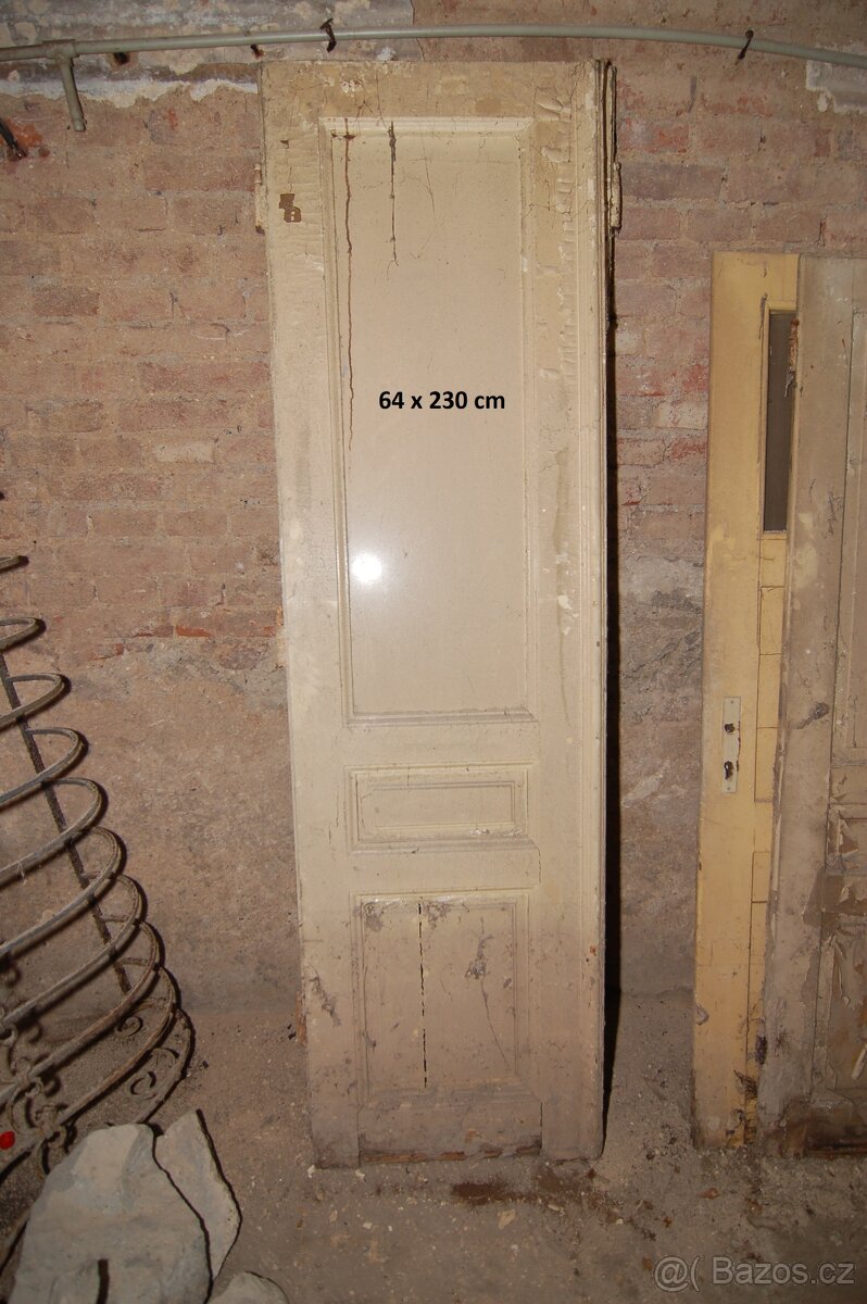 Staré dveře a vytrážová okna - 4