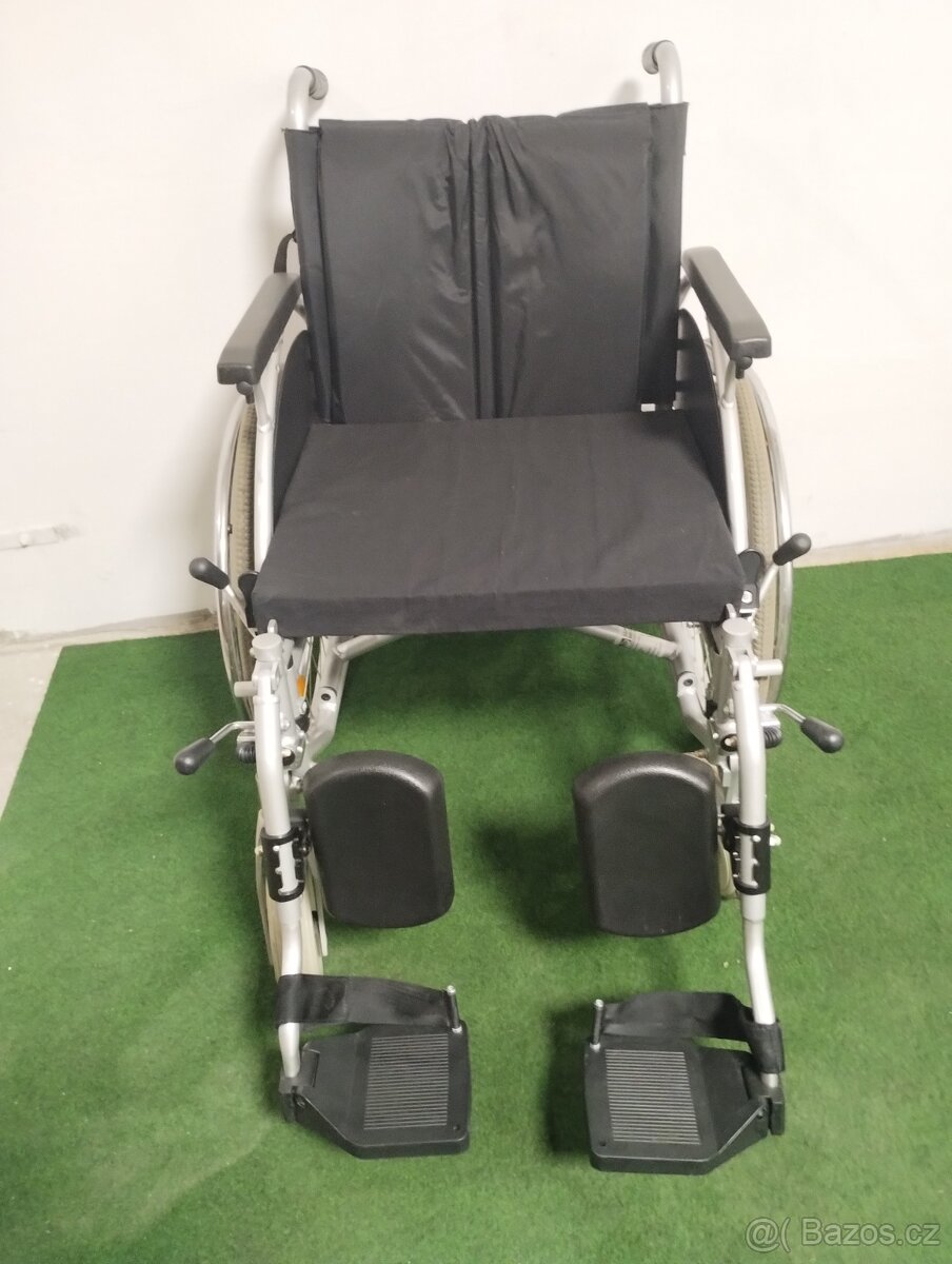 Mechanický invalidní vozík s polohováním lýtek - 4