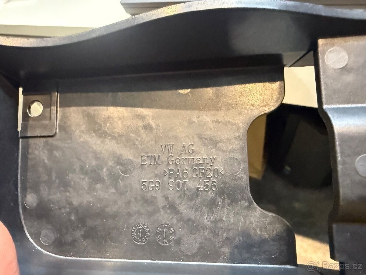 Držáky jednotek mrtvého úhlu Golf 7 Variant - 4