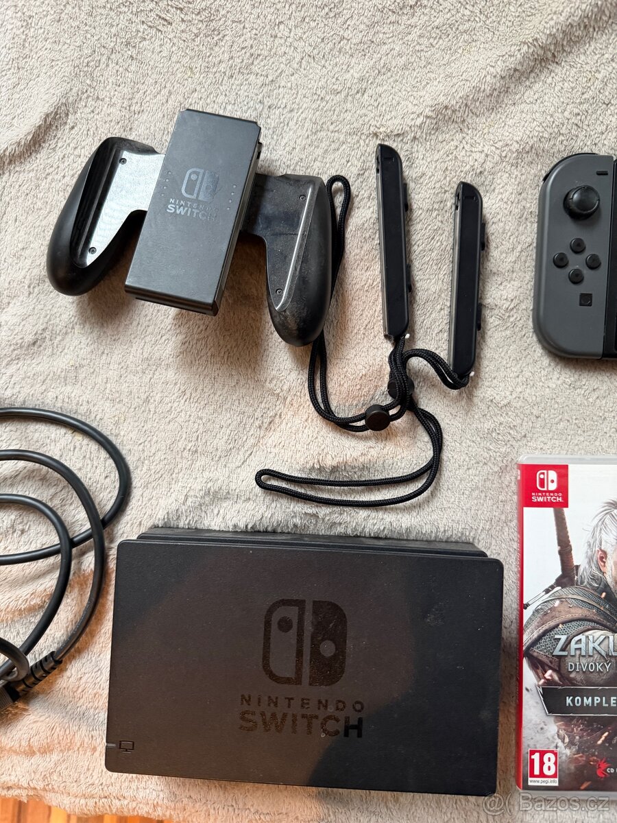 Nintendo Switch + 2 hry - 4