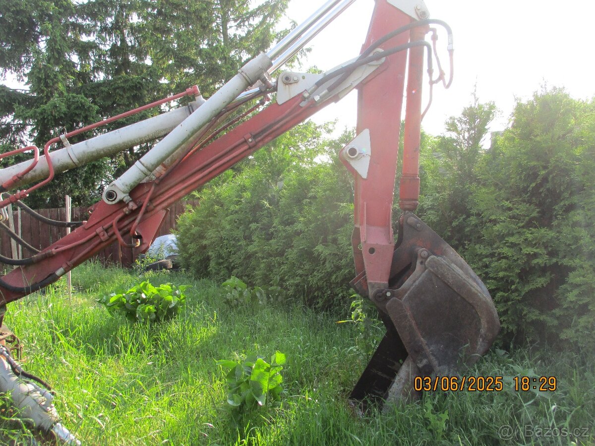 Traktorbagr Bělorus - 4