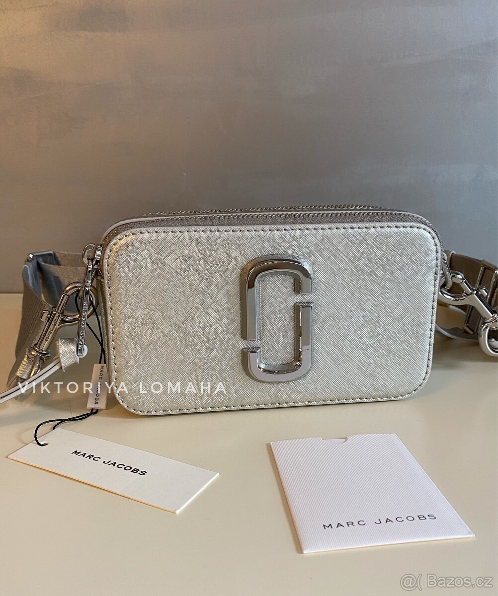 Marc Jacobs Snapshot kabelka stříbrné barvy - 4
