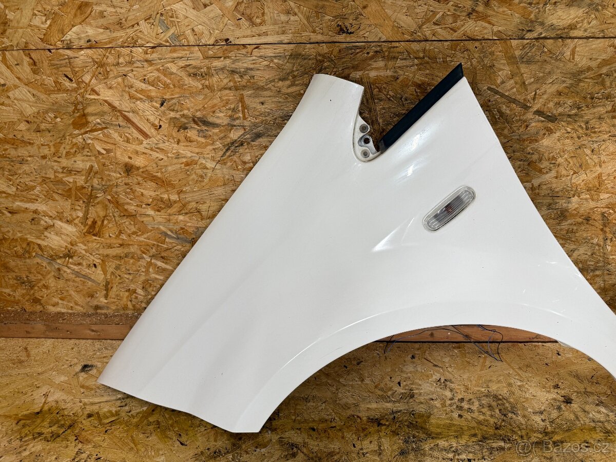 LEVÝ PŘEDNÍ BLATNÍK FIAT LINEA - 4