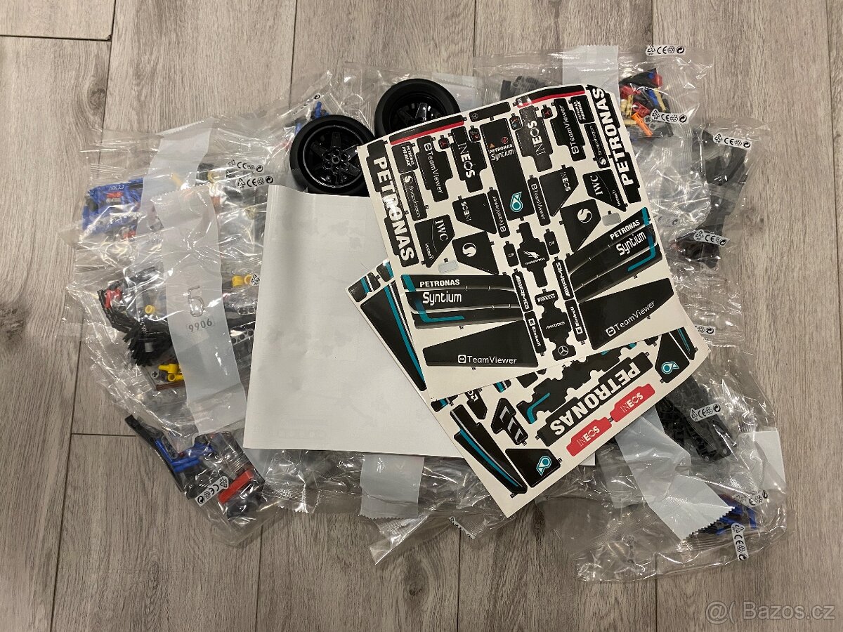 NOVÉ Mercedes AMG Petronas F1 Team - 1642ks kostek - 4