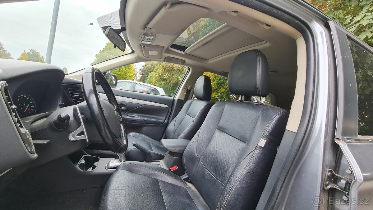 Prodám Outlander PHEV 2,0L "EL" - 4