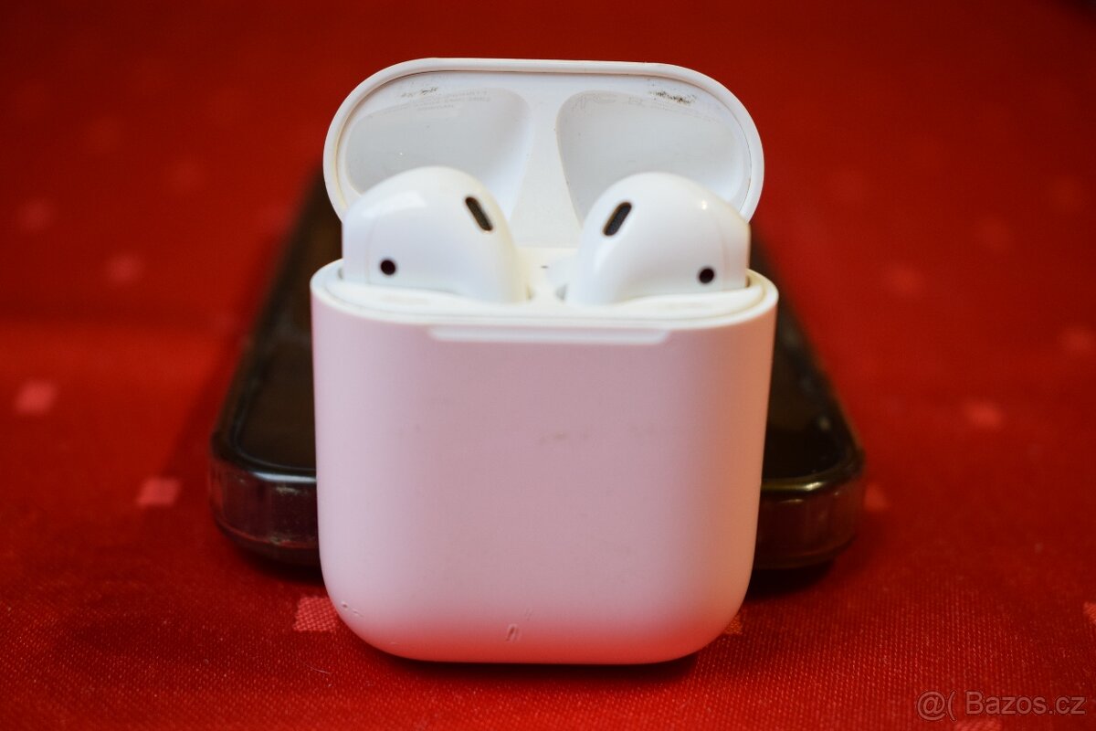 Apple AirPods (1. generace) - 4