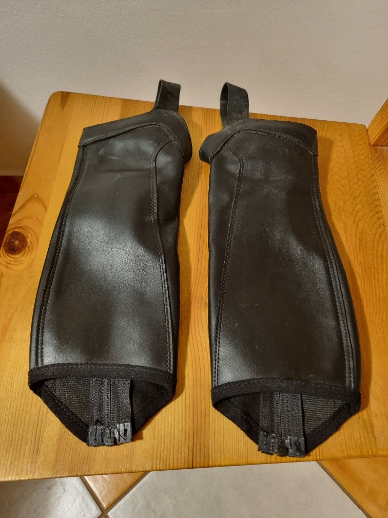 Jezdecká přilba a chapsy - 4