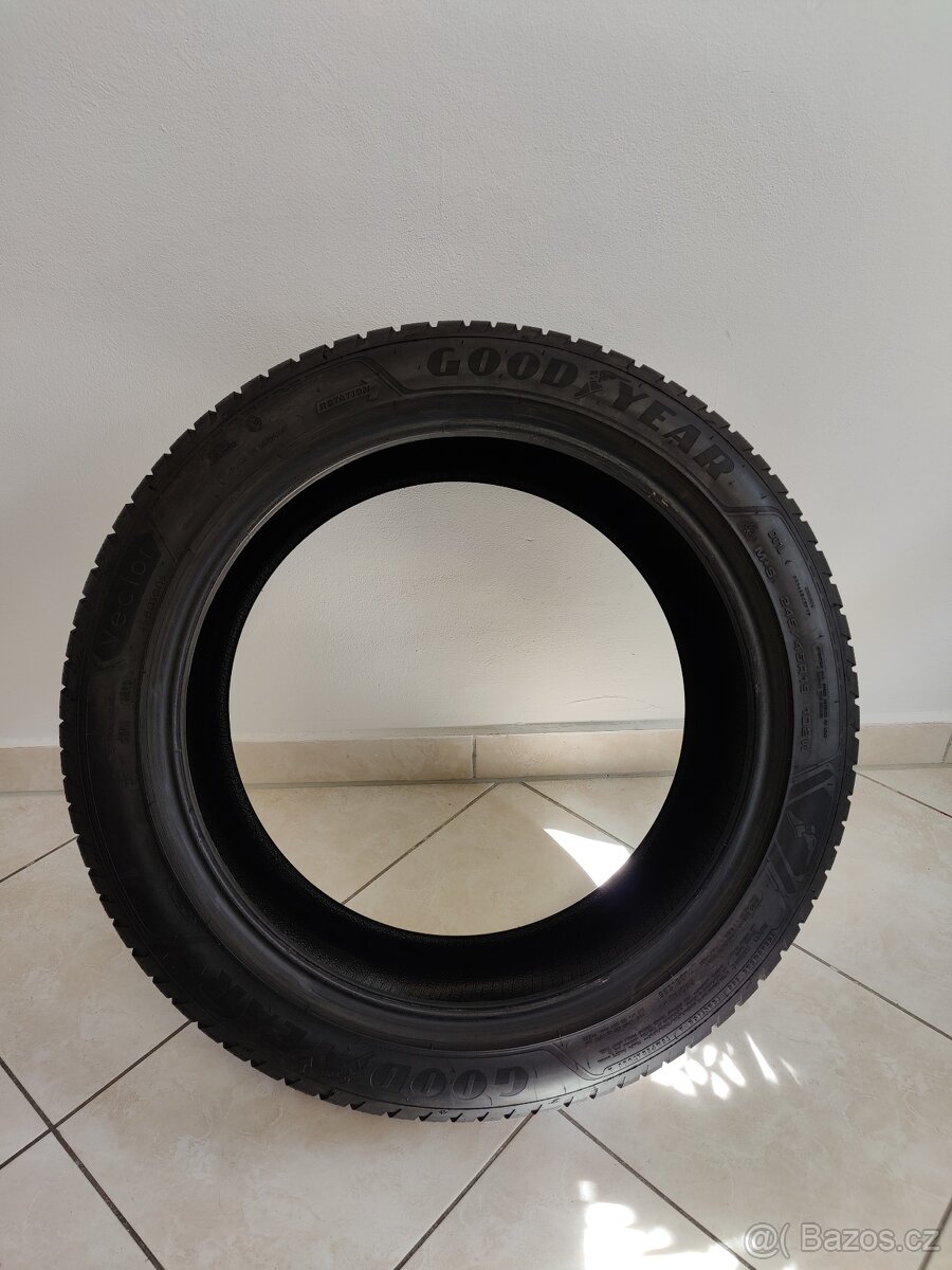 245/45 R19 Celoroční - 4