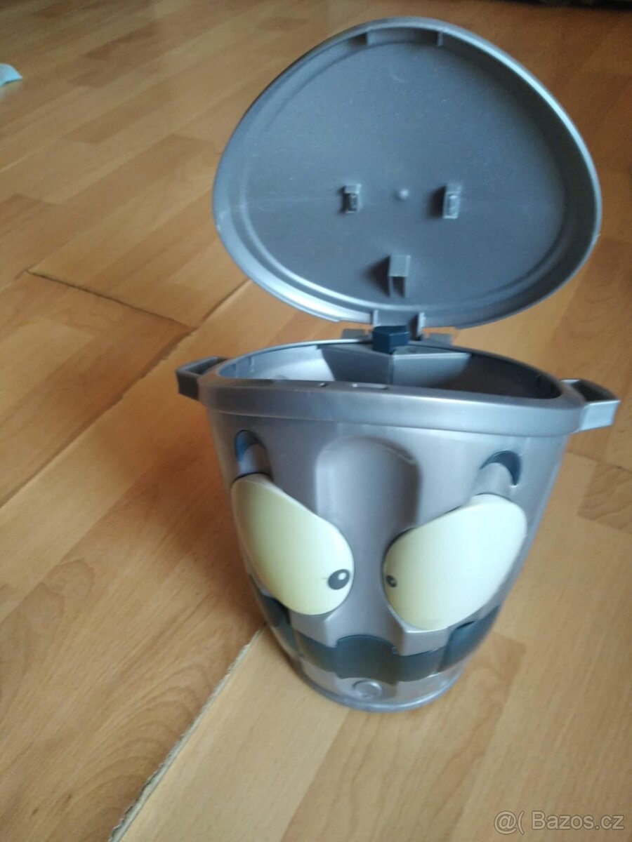 Hračky a různé společenské hry - 4