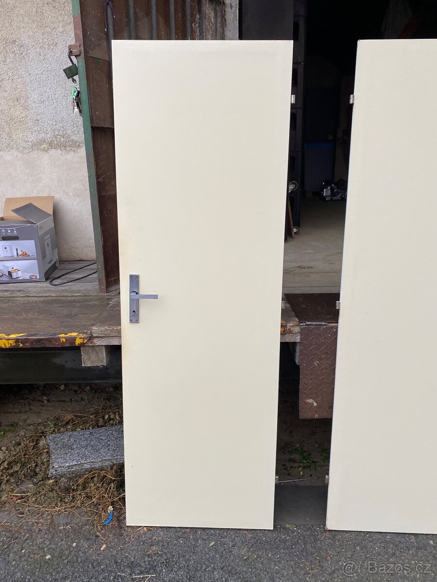 Dveře bílé, hnědé, včetně klik, více kusů- 80,70,60 - 4