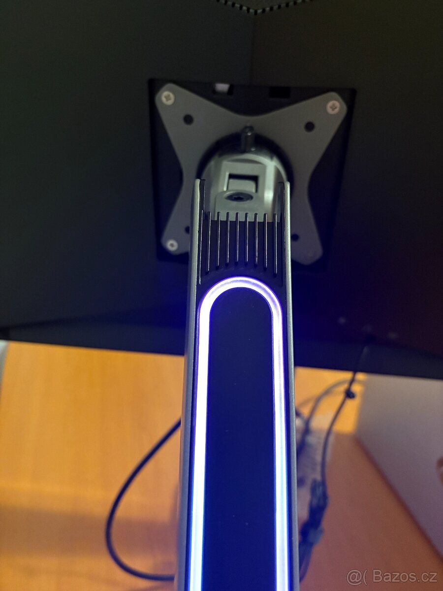 Herní monitor ASUS TUF Gaming VG27AQ, 27 palců - 4