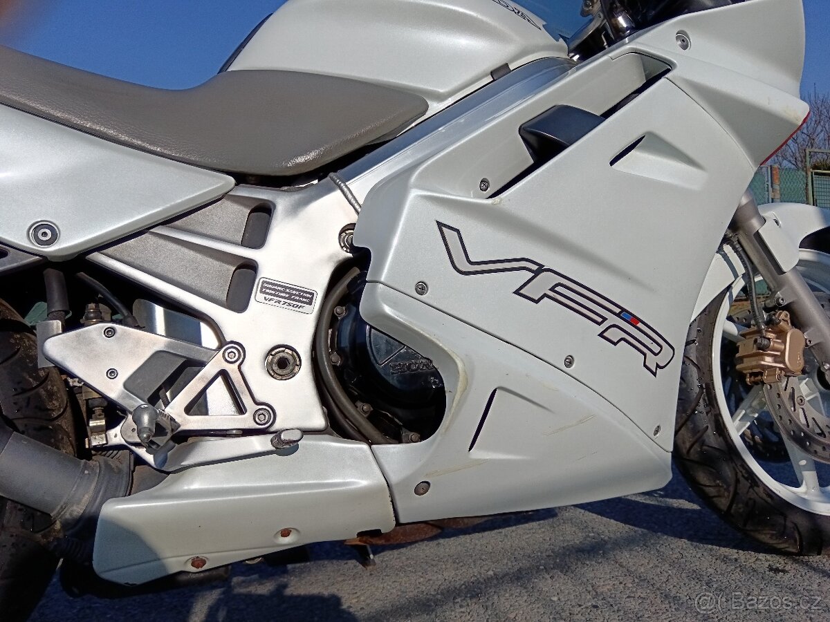 Honda VFR 750 - 4