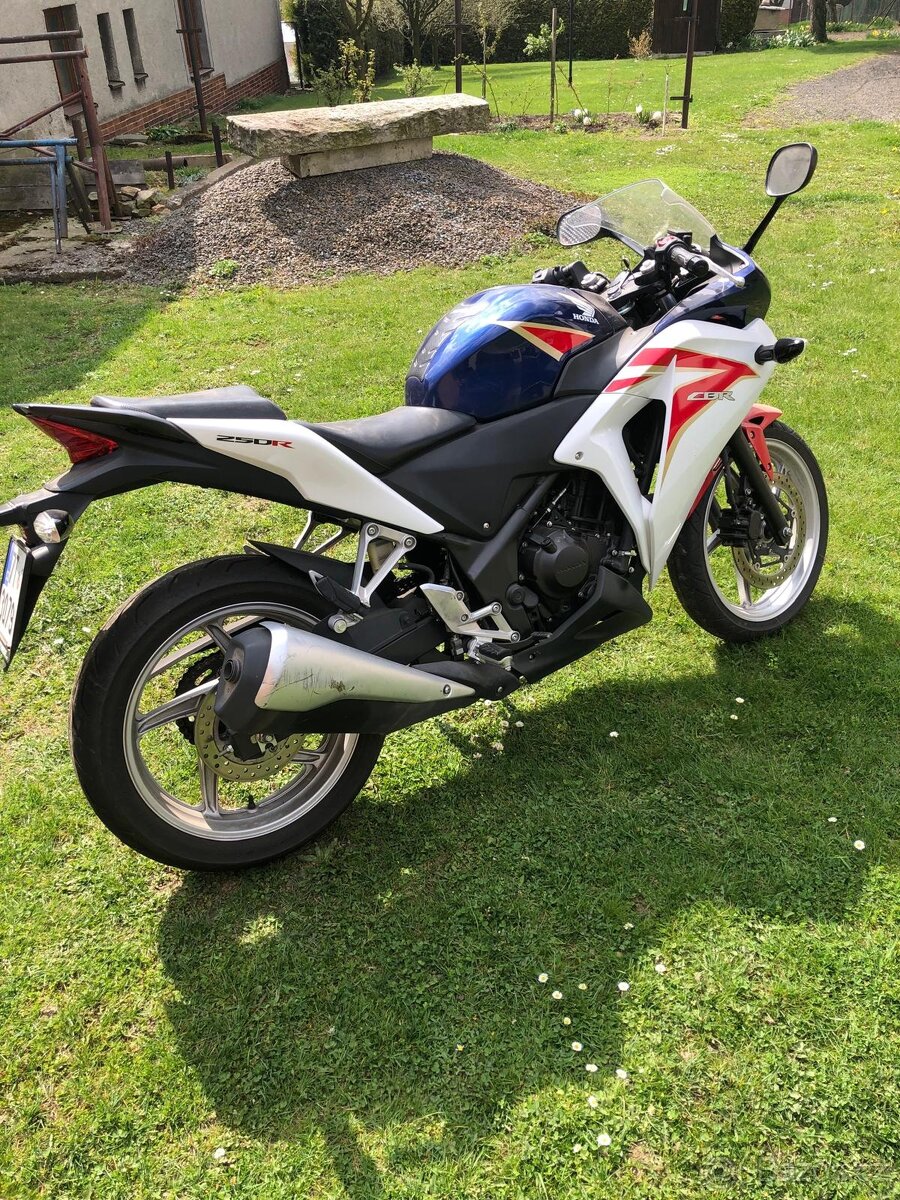 Honda cbr 250 r - 4