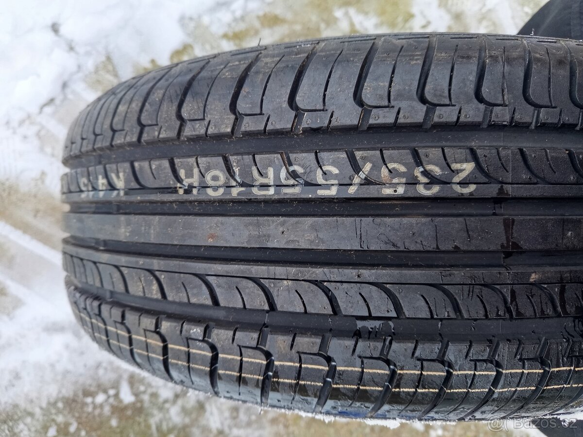 Hankook 235/55/18 - 4