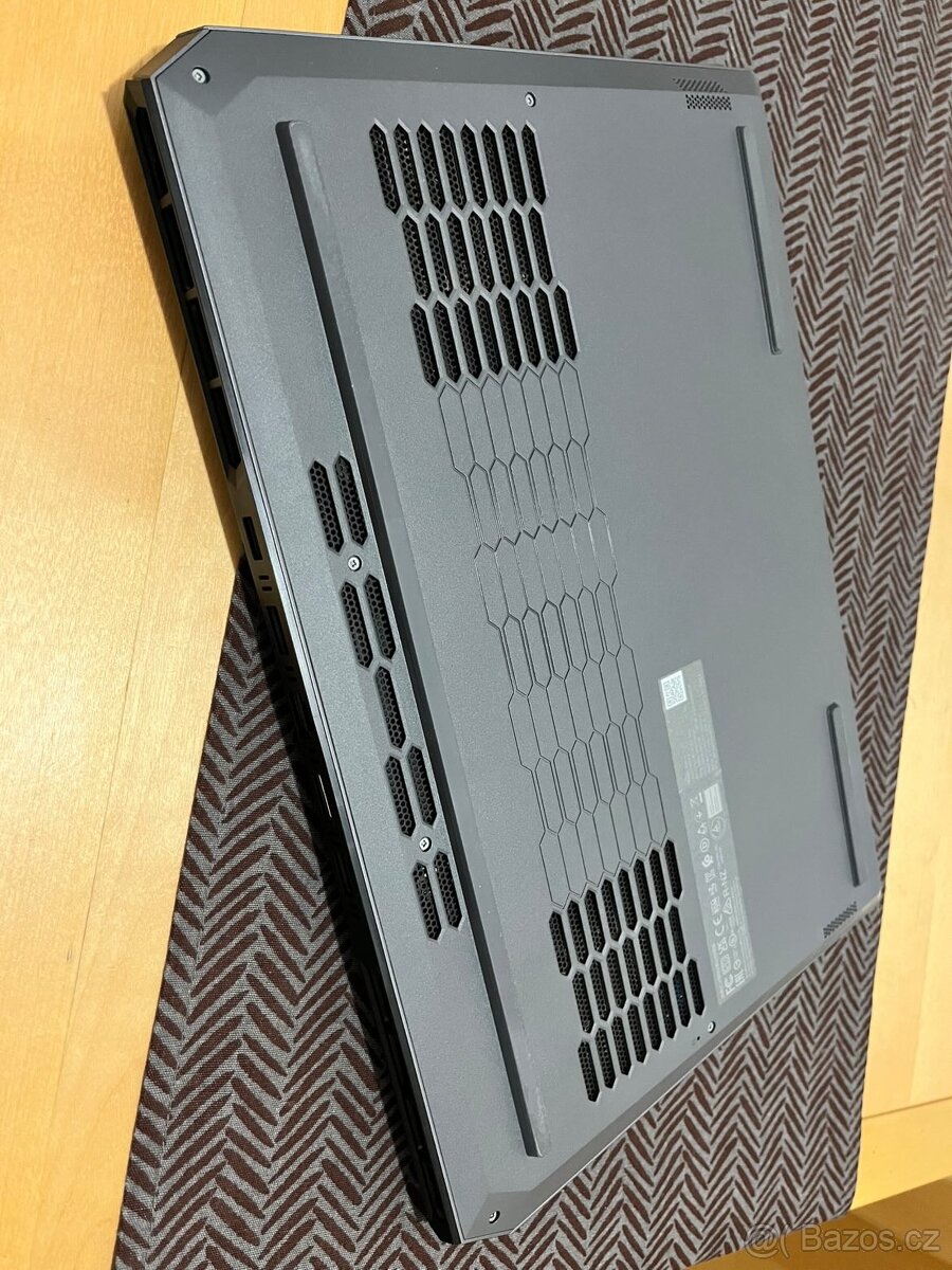 Herní notebook Lenovo LOQ 15IRX9 - 4